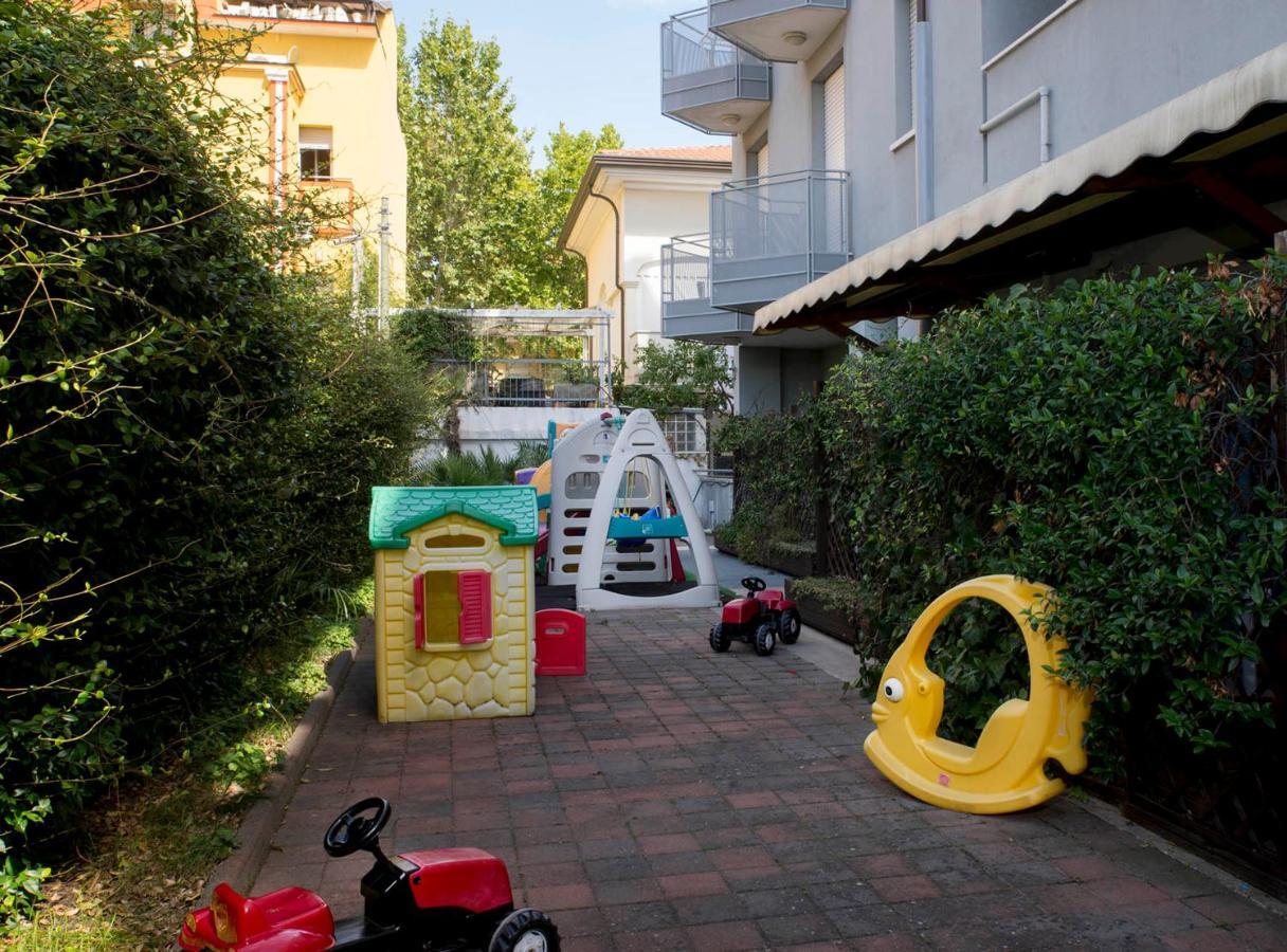 Residence Villa Azzurra Rimini Kültér fotó